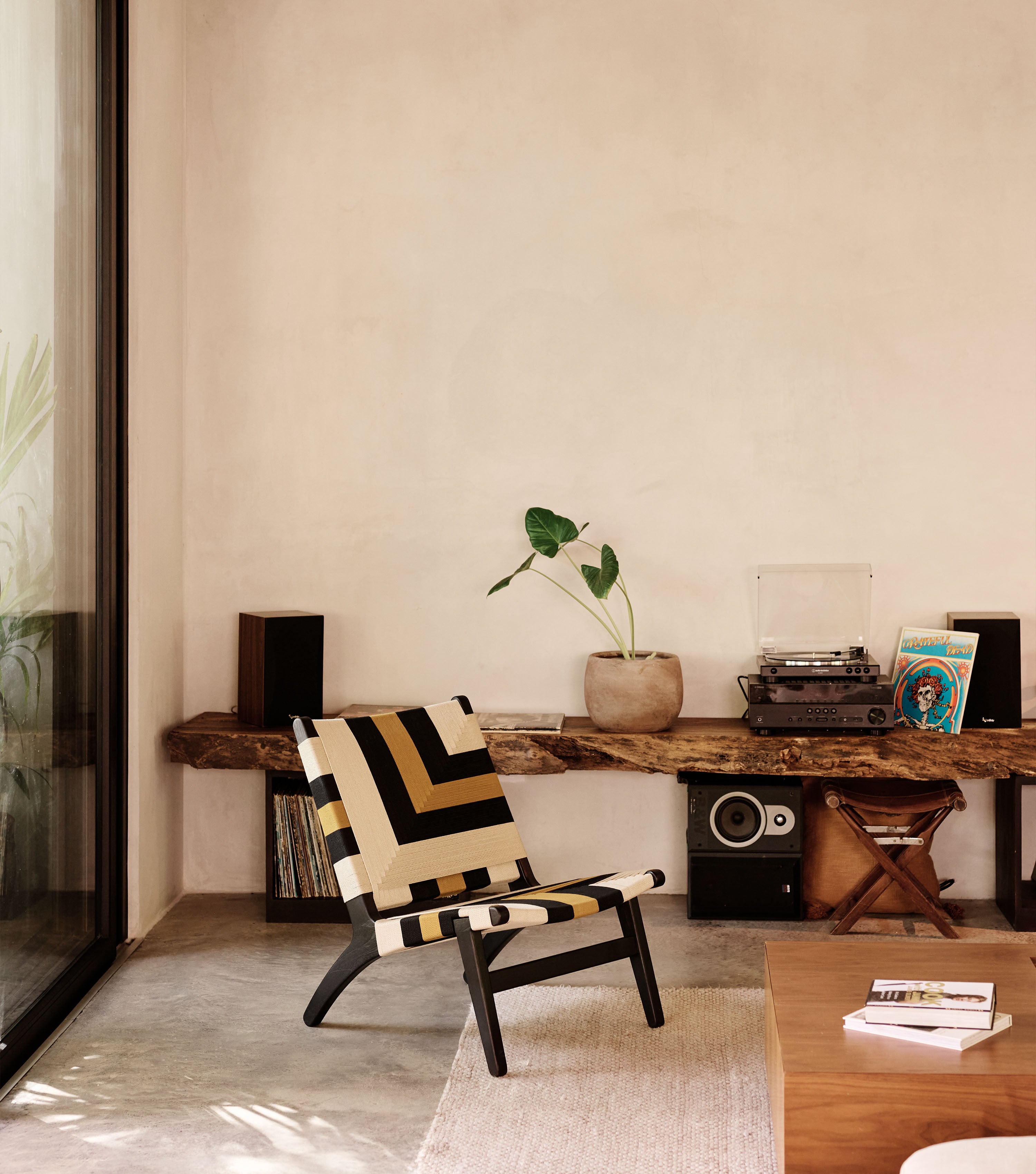 Charcoal / Queen Bee Pattern