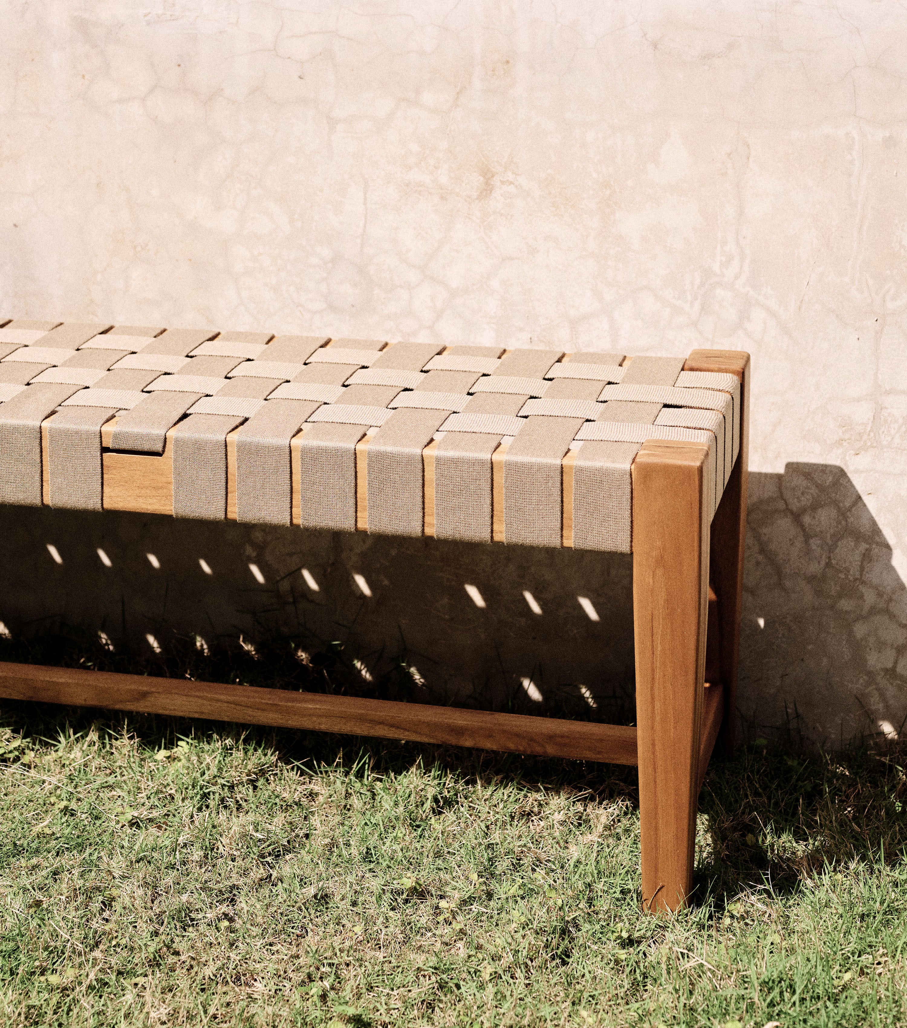 Sealed / Beige Outdoor Straps / Medium