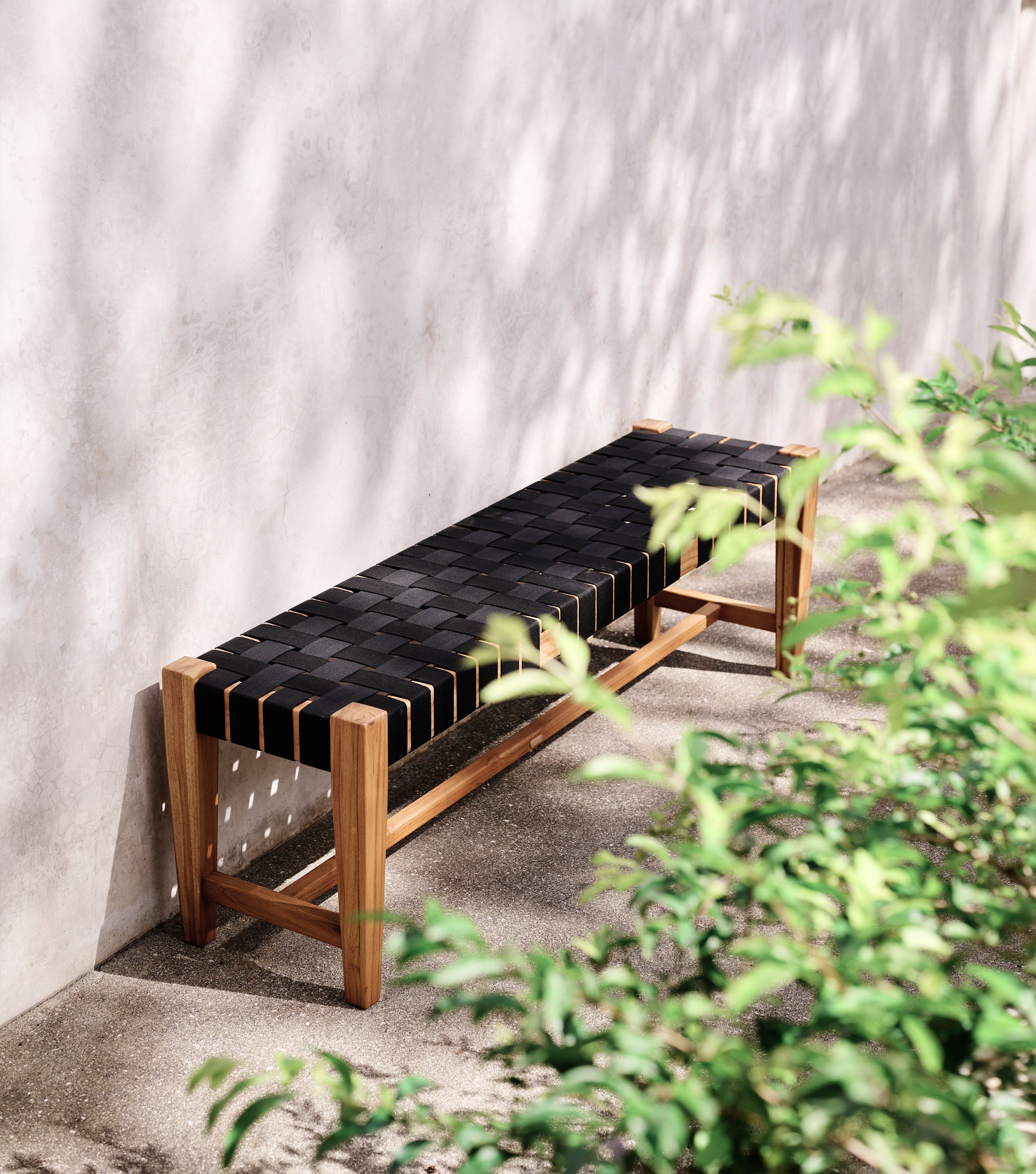 Sealed / Black outdoor Straps / Medium