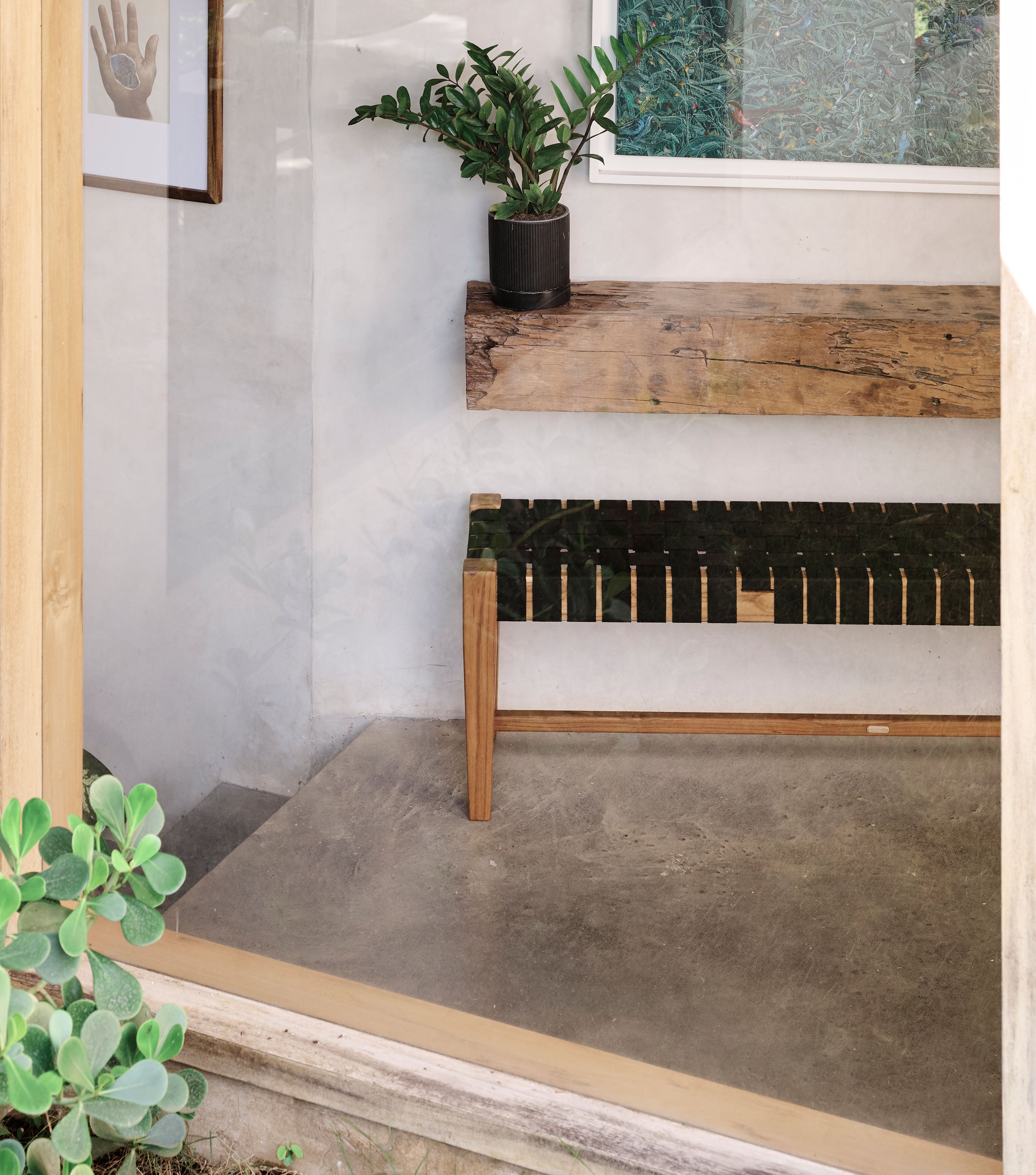 Sealed / Black outdoor Straps / Medium