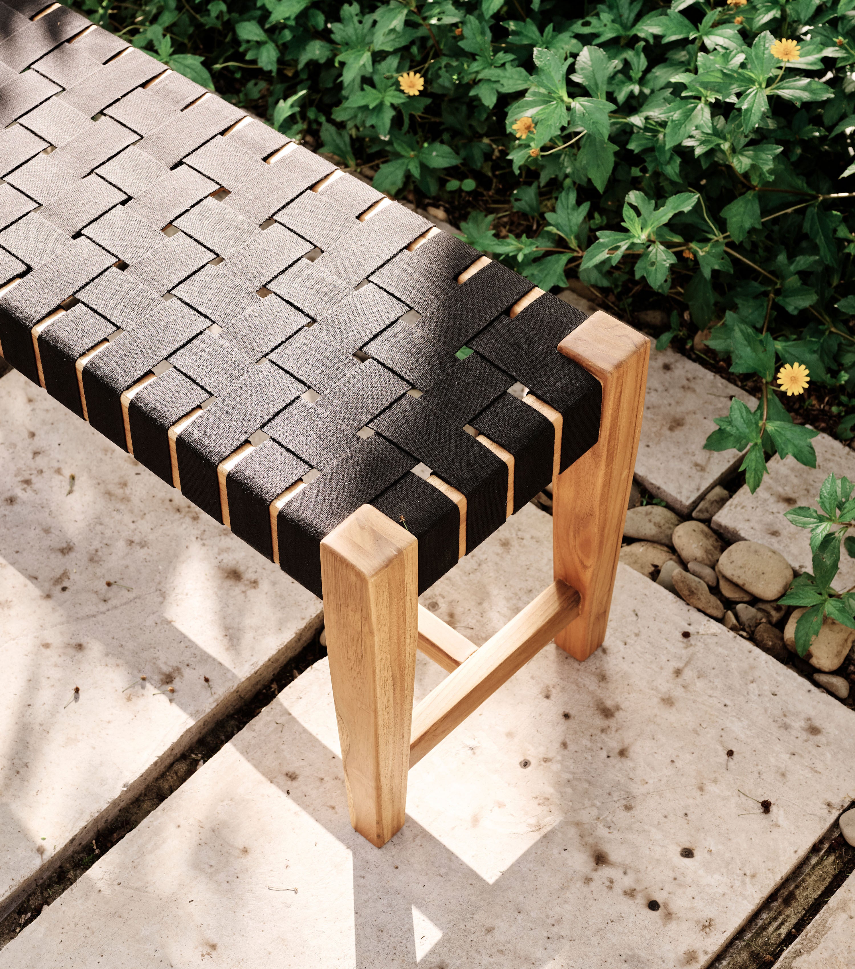 Sealed / Black outdoor Straps / Medium